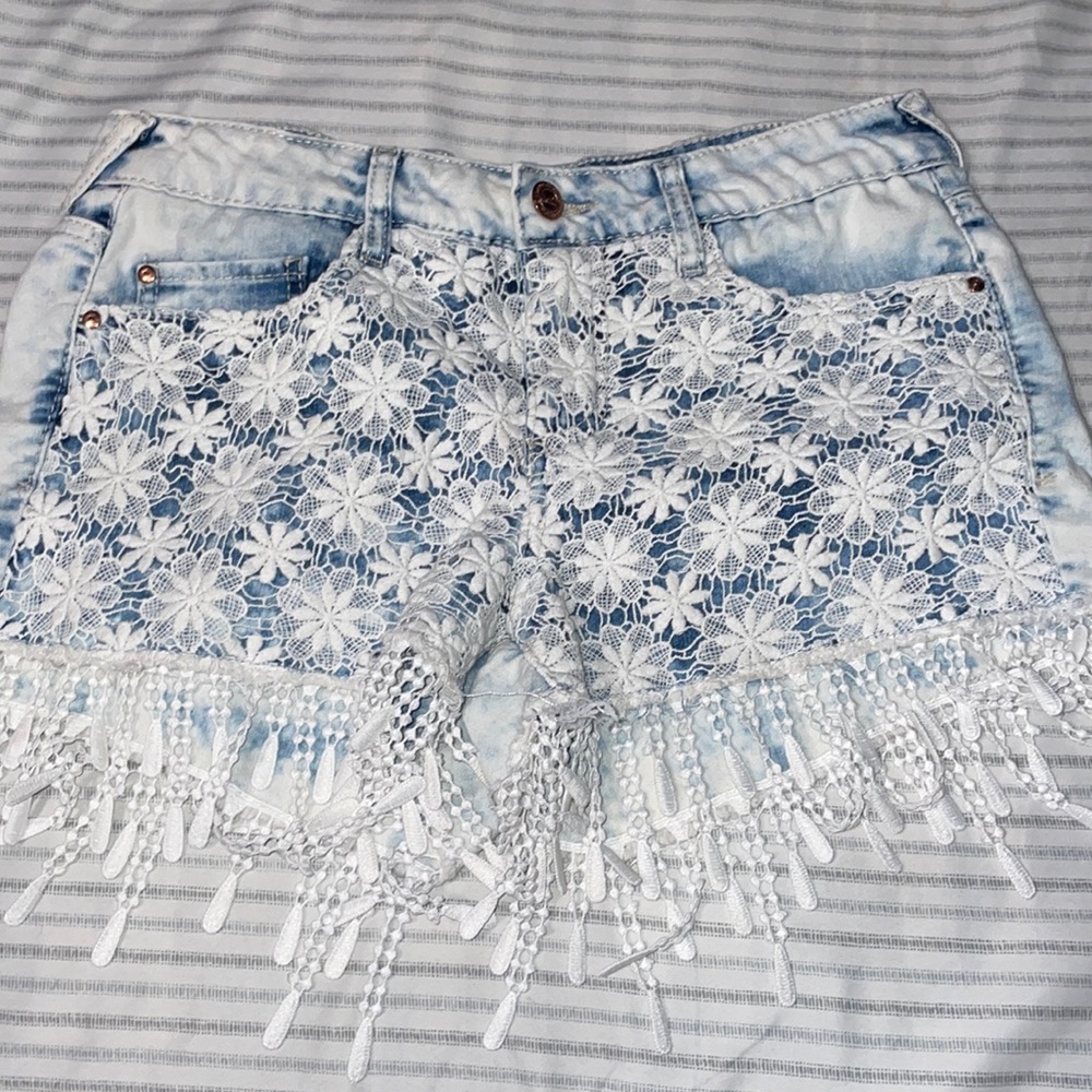 l.e.i Lace Fringe Shorts